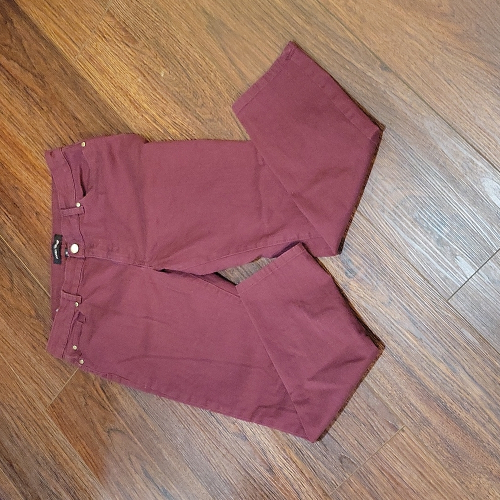 IVANKA TRUMP burgandy denim sculpting jeans. Mid-rise skinny ankle. SIZE 14